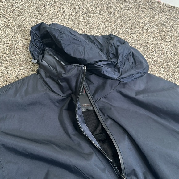 TUMI navy blue packable rain jacket size XlArge - Picture 7 of 15